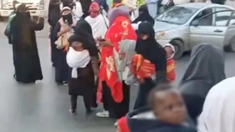 সৌদিতে বিয়েবহির্ভূত সম্পর্কে জন্ম নেয়া শিশুদের ভিসা বাতিল, বেকায়দায় সিঙ্গেল মাদাররা